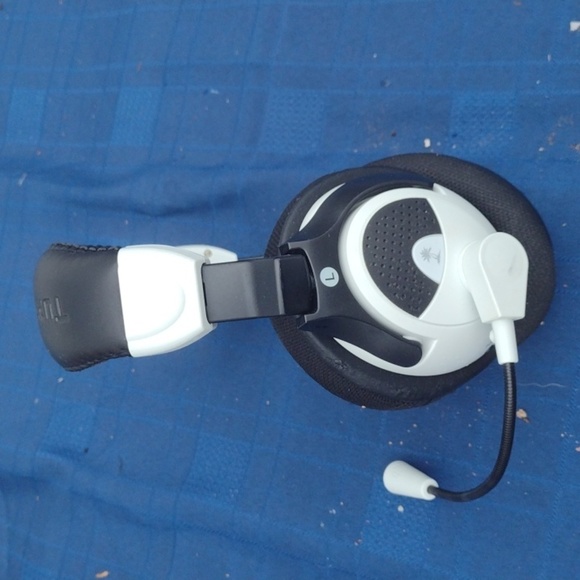 Turtle Beach gaming Headset NWOT - Picture 2 of 3